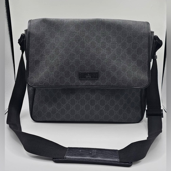 Gucci GG Supreme Flap Messenger Bag
